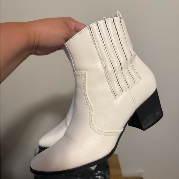 Lounge Kendra Ankle Boot - Picture 1 of 5